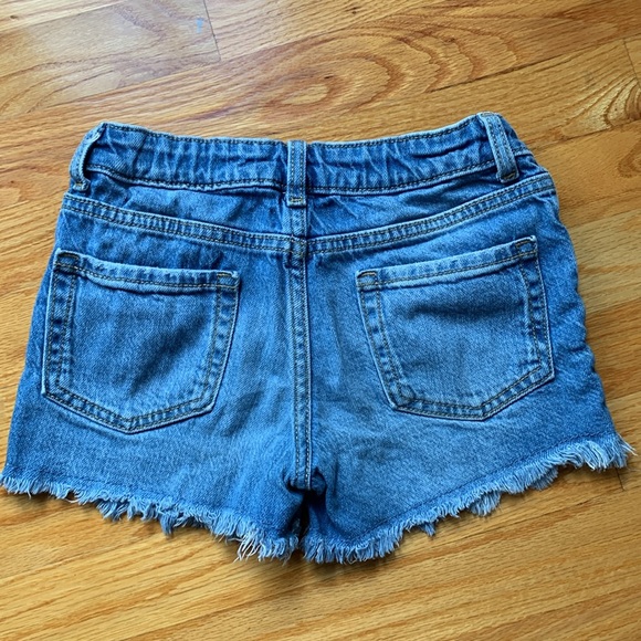 Cat & Jack Distressed Jean Shorts - size S (6/7) - Picture 2 of 7